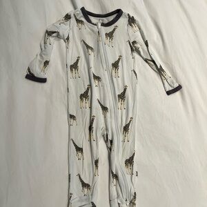 Kyte BABY White Giraffe-Print Footed One-Piece with Dark Trim Size 18-24 Months
